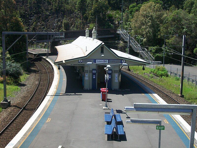 File:Helensburgh railway station.jpg