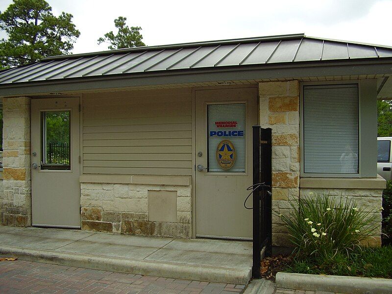 File:HuntersCreekVillageTexasPoliceBox.JPG