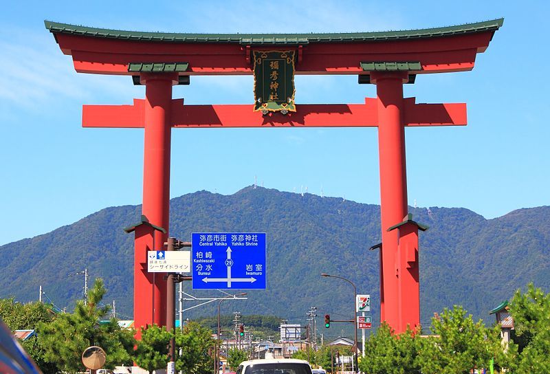 File:Iyahiko-jinja 3.JPG