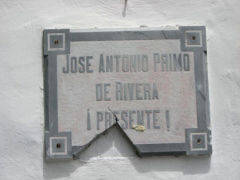 File:José Antonio ¡presente!.jpg