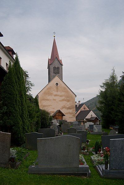 File:Kirche Bretstein-1.jpg