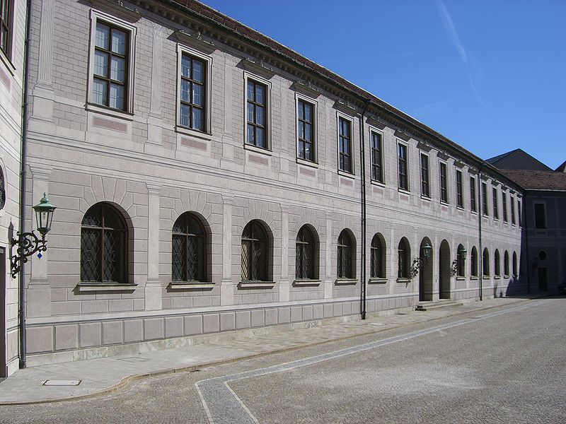 File:München Residenztheater.JPG