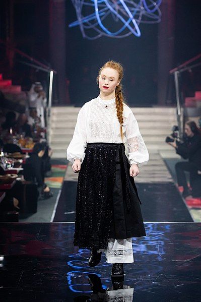 File:Madeline Stuart Ramp.jpg