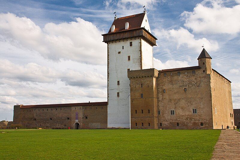 File:Narva, Hermann Castle.jpg