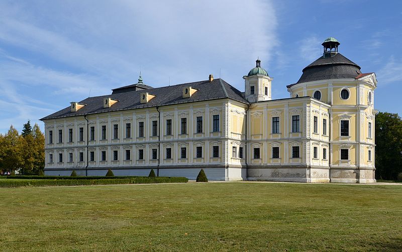 File:Schloss Deutsch Krawarn.jpg