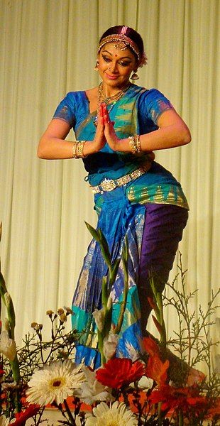 File:Shobana perfomence.jpg