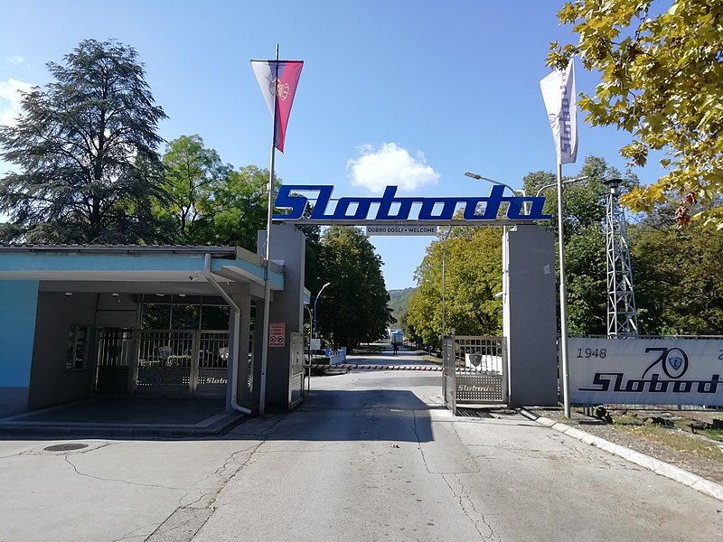 File:Sloboda Čačak Entrance.jpg