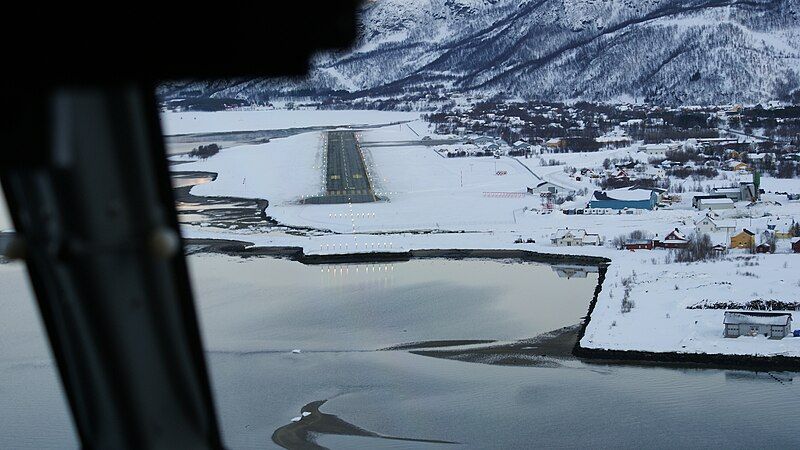 File:Sorkjosen-lufthavn-runway.jpg