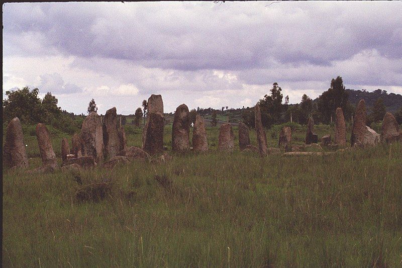 File:Tiya stelae.jpg