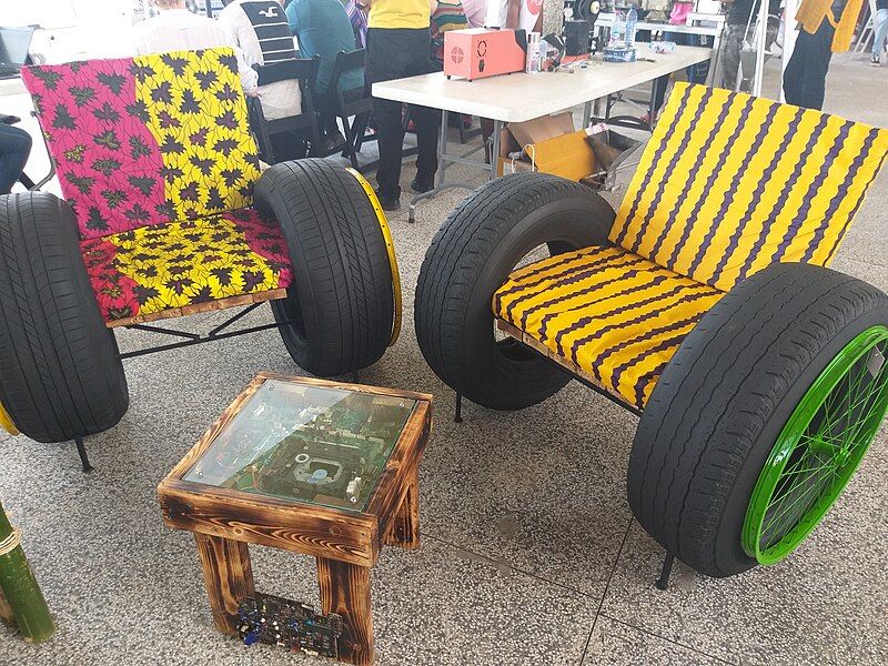 File:Tyre Arm Chair.jpg