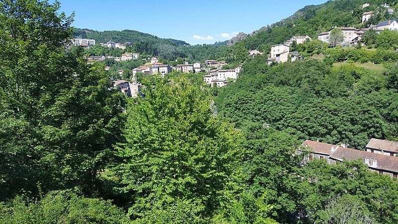 File:Vallée des usines.jpg