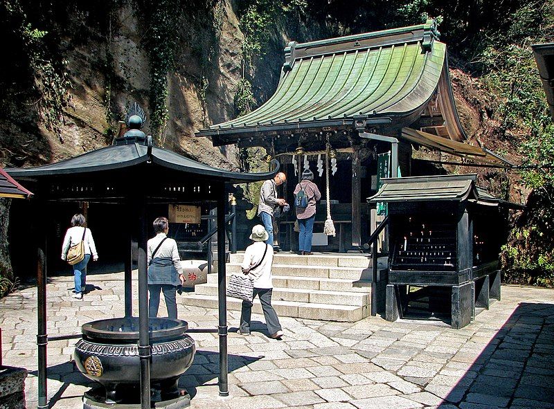 File:Zeniarai Benten shrine.jpg