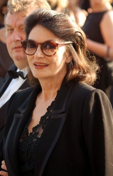 File:Anouk Aimée Cannes.jpg