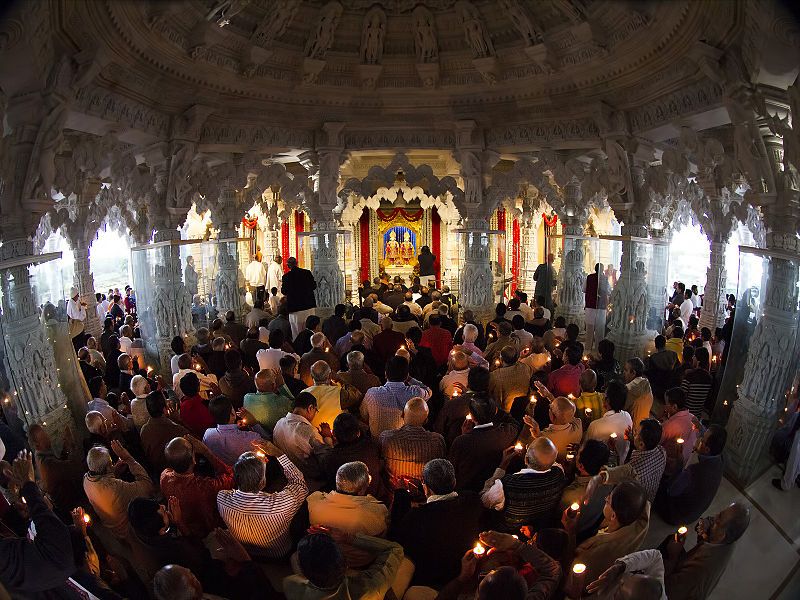 File:BAPS Houston Aarti.jpg