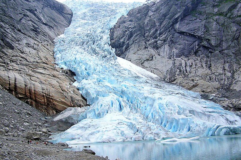 File:Briksdalsbreen (03 272).jpg