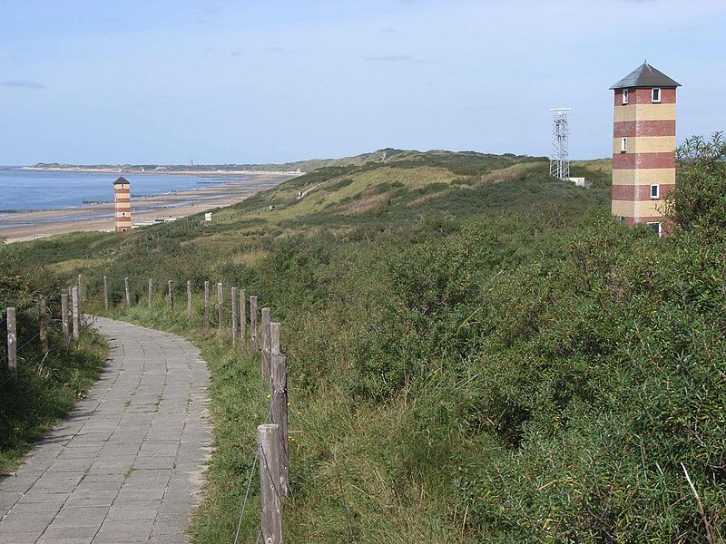 File:Dishoek2lighthouses.jpg