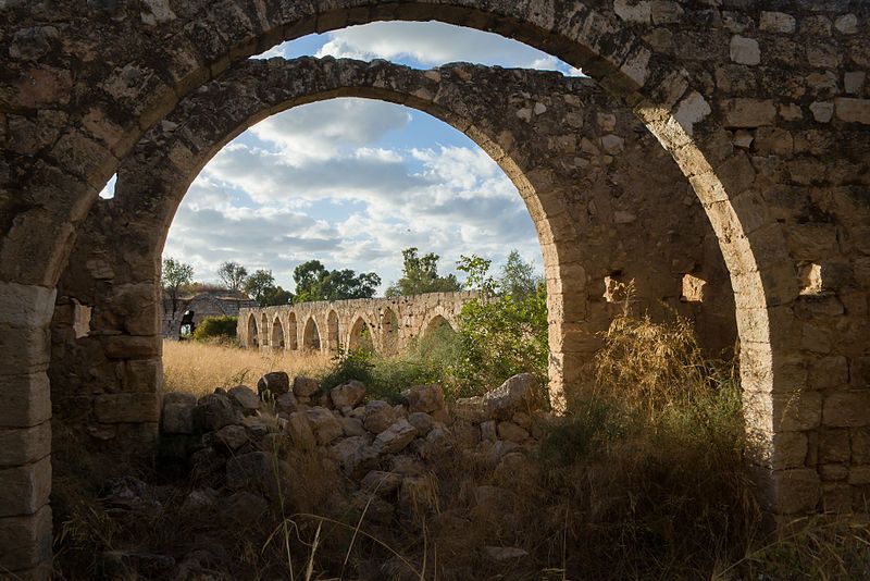 File:Gaaton ruins Arches.jpg