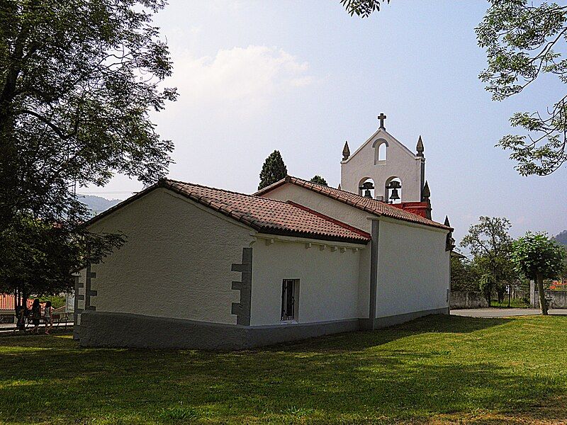 File:Grullos, Candamo, Asturias.jpg