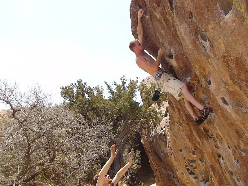 File:Hueco Tanks Bouldering.jpg