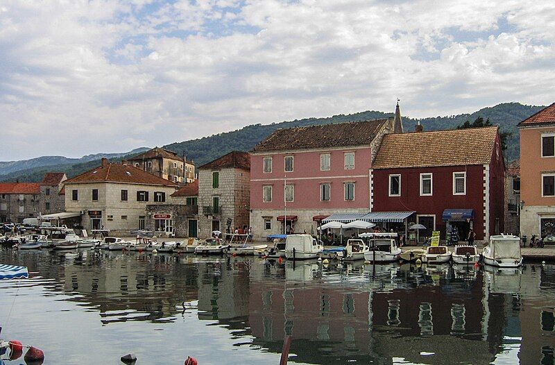 File:Hvar Stari grad.jpg