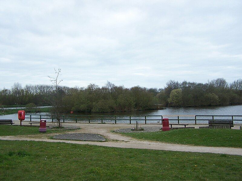 File:Kincraig Lake01.jpg