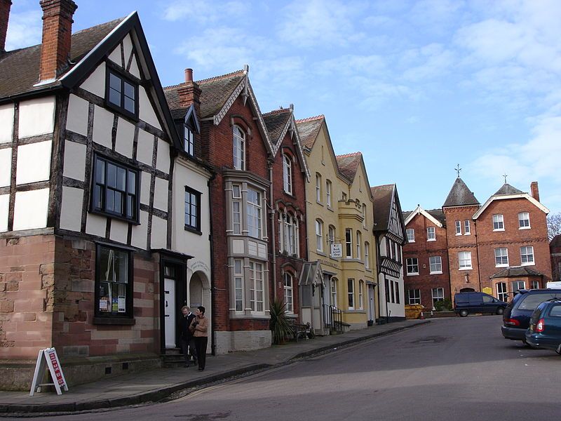 File:Lichfieldclose.jpg