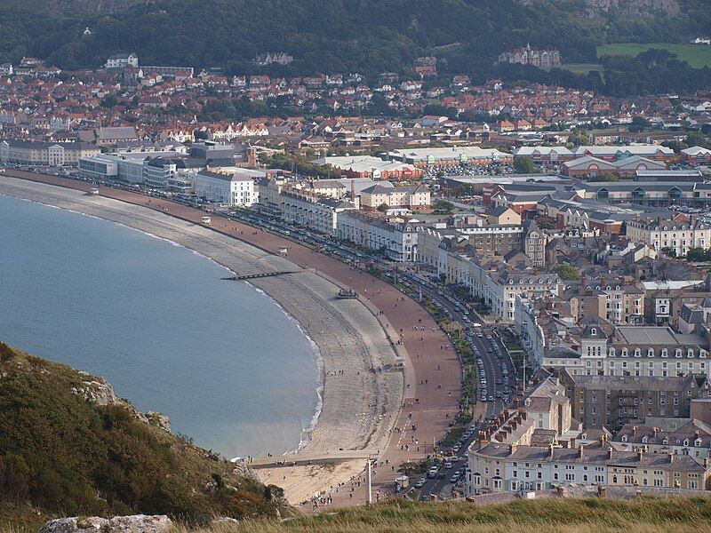 File:Llandudno in Wales.jpg