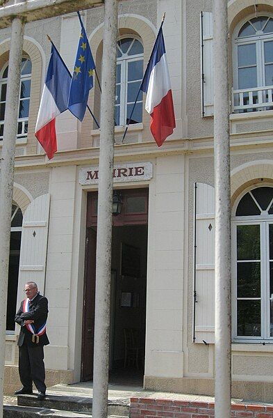 File:Maire (France).jpg