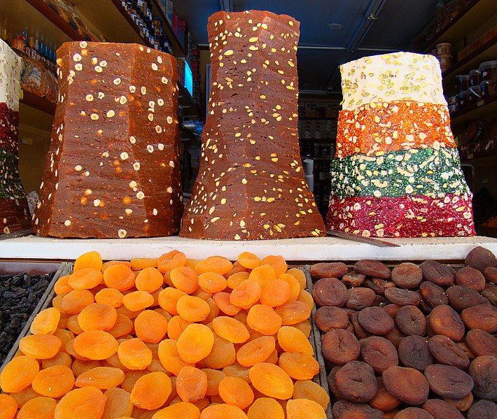 File:Malatya Aprikot Cakes.JPG