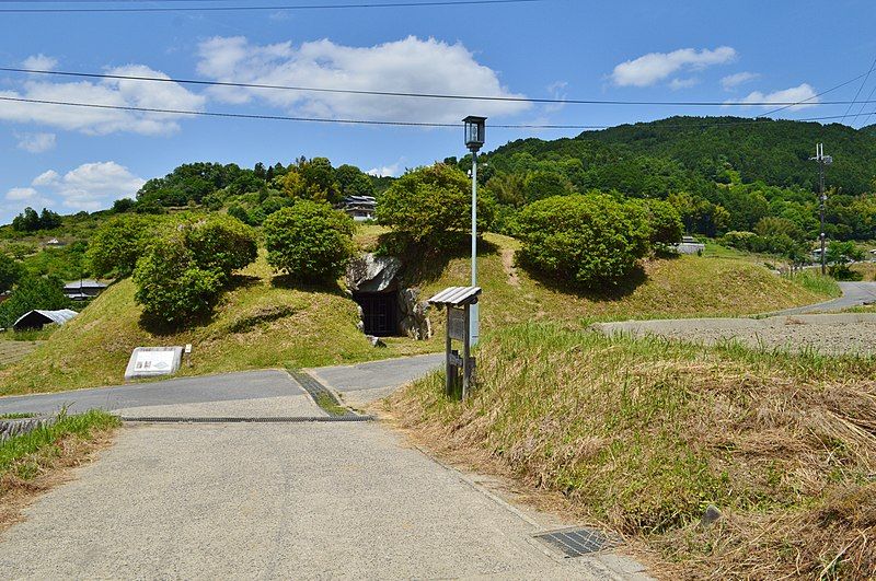 File:Miyakozuka Kofun, zenkei.jpg