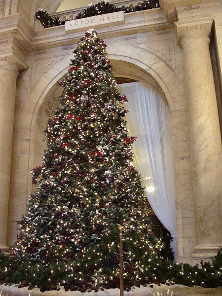 File:NYPL Christmas.JPG