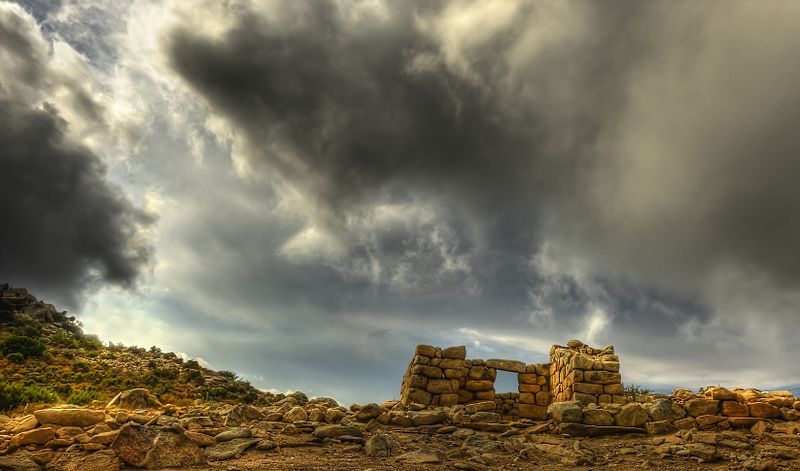 File:NuraghE.jpg