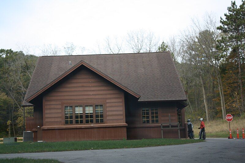 File:PerrotStateParkWisconsinRangerStation.jpg