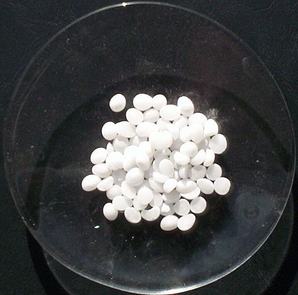 File:Potassium hydroxide.jpg