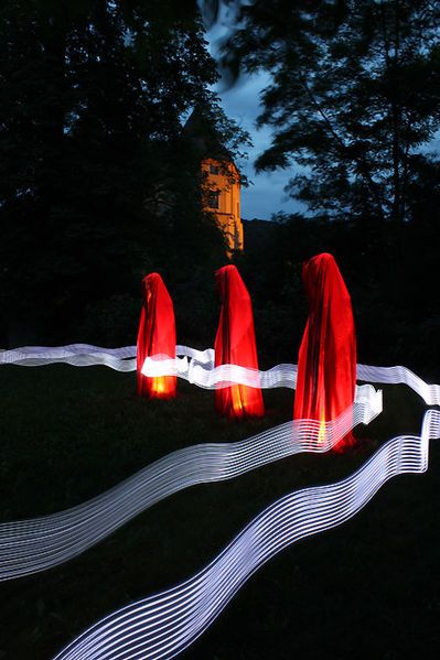 File:Public contemporary-light-art-sculpture-manfred-kielnhofer-illumination.jpg