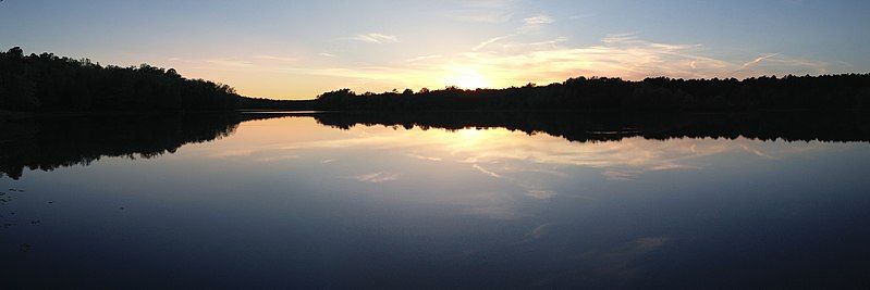 File:Puskus Lake 2.JPG