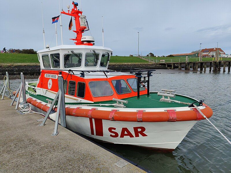 File:Rettungsboot Secretarius.jpg