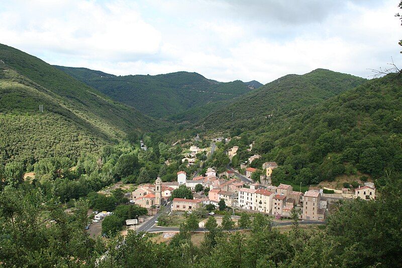 File:Saint-Etienne-Estrechoux vue generale.JPG