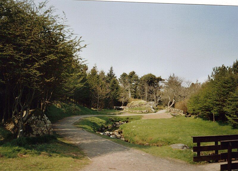 File:Tó.StadtparkWeg.jpg