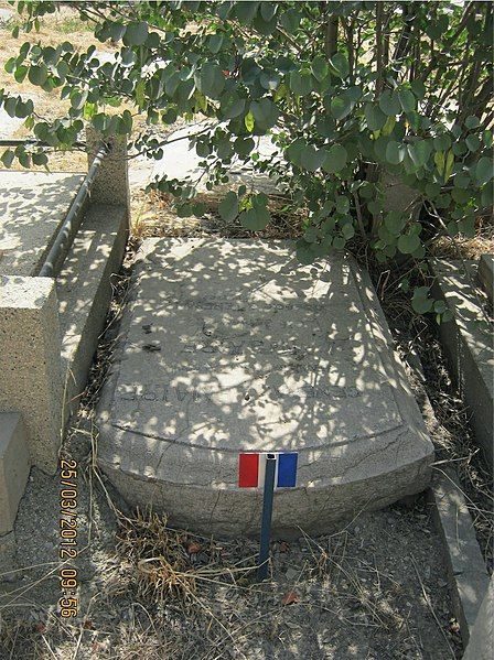 File:Tombe Lemaire Teheran.jpg