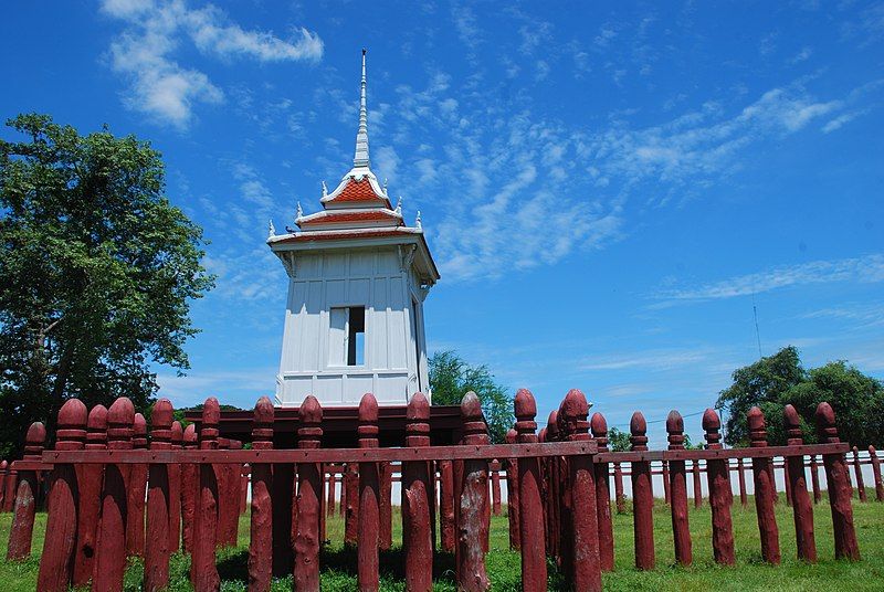 File:เพนียดคล้องช้าง 2012-4.jpg