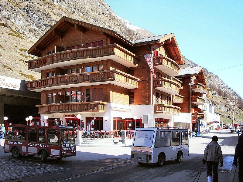 File:Bahnhof Zermatt 11.04.2007.jpg