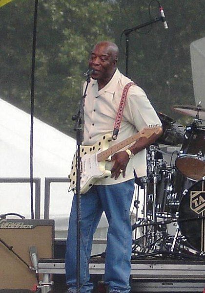 File:BuddyGuyBonnaroo2006.jpg