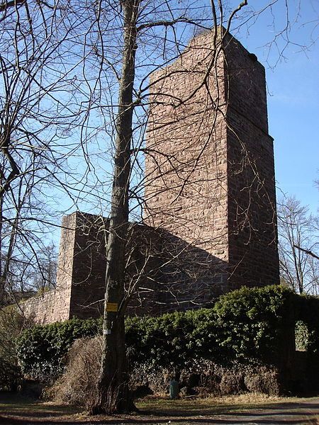 File:Burgruine Liebeneck Bergfried.jpg