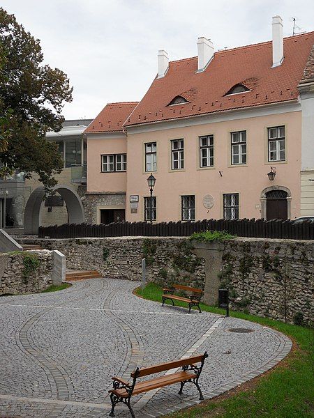 File:Előkapu3sopron.JPG