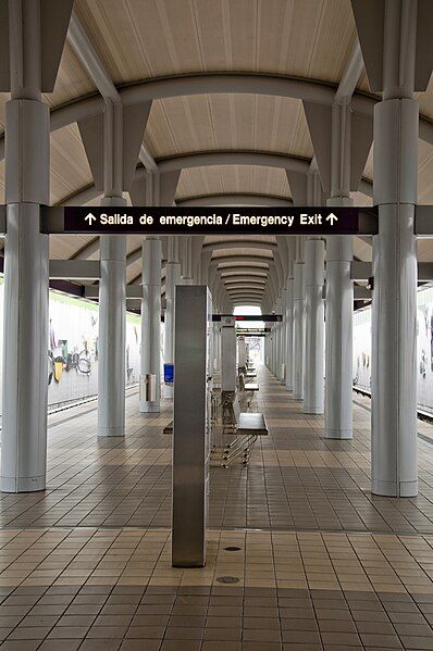 File:Estación Jardines-Tren Urbano.jpg