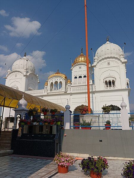 File:Gurdwara dhamtan sahib2.jpg