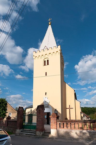 File:Hajduki Nyskie church.jpg