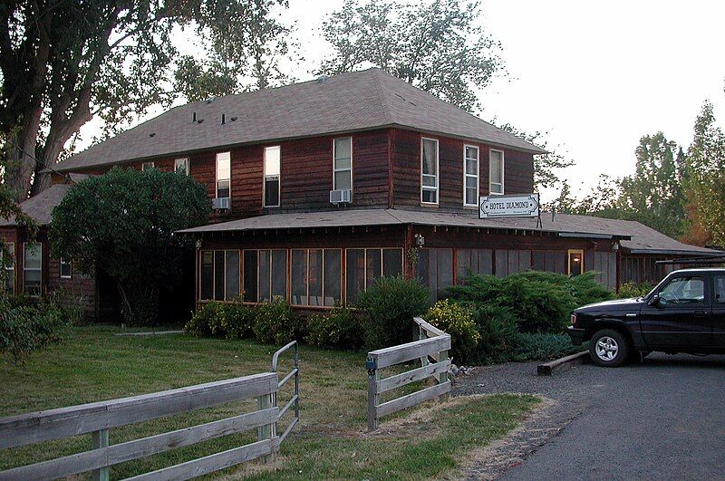 File:Hotel Diamond Oregon.jpg