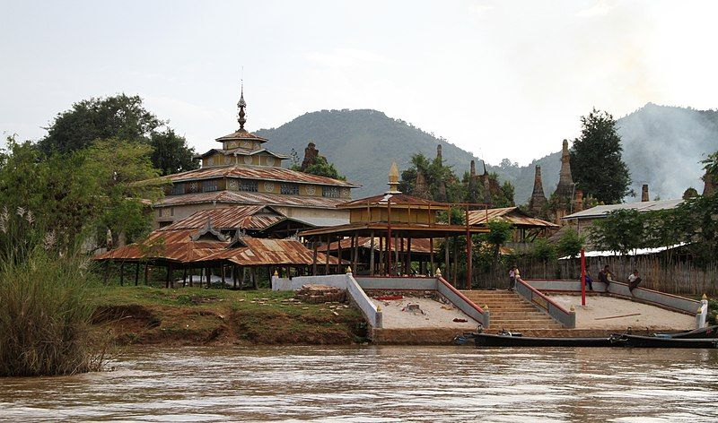 File:Inle-See-In Dein-40-Kloster-gje.jpg